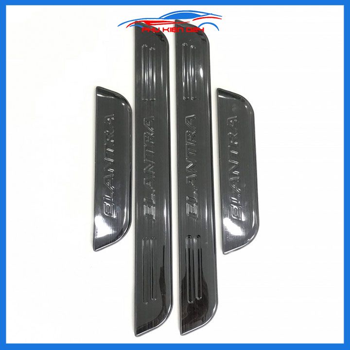 Bộ ốp bậc cửa trong ngoài nẹp bước chân Elantra 2016-2017-2018-2019-2020-2021-2022 vân Titan chống trầy trang trí xe