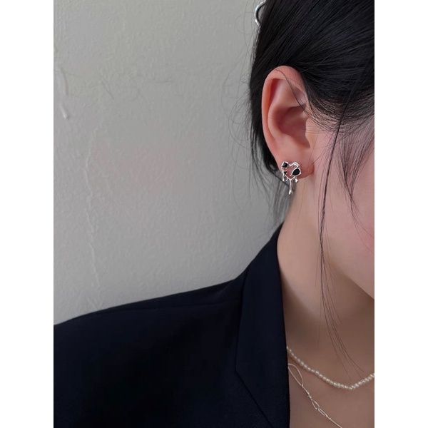 Bông tai trai tim gothic style