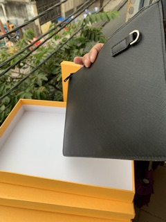 Ví cầm tay cao cấp Fendi
