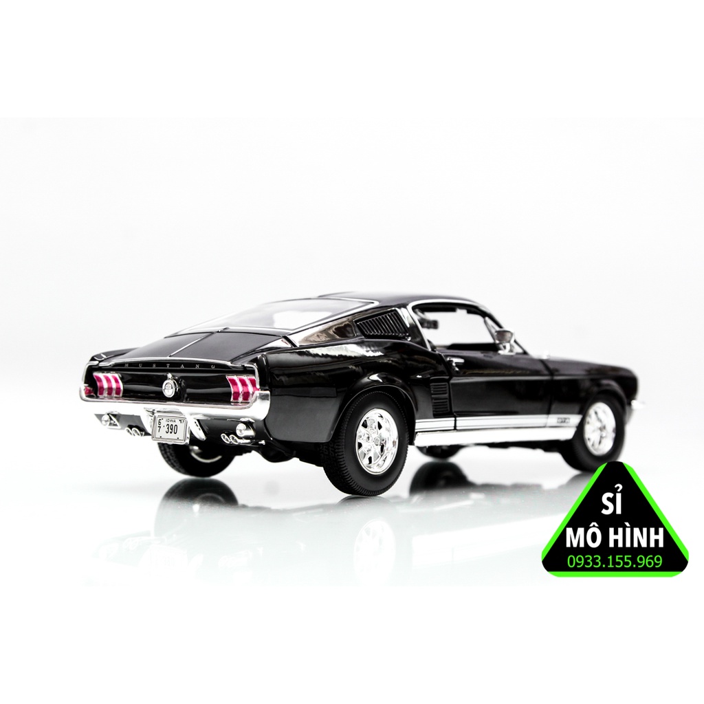 Mô hình xe Ford Mustang GT Classic Maisto 1:18