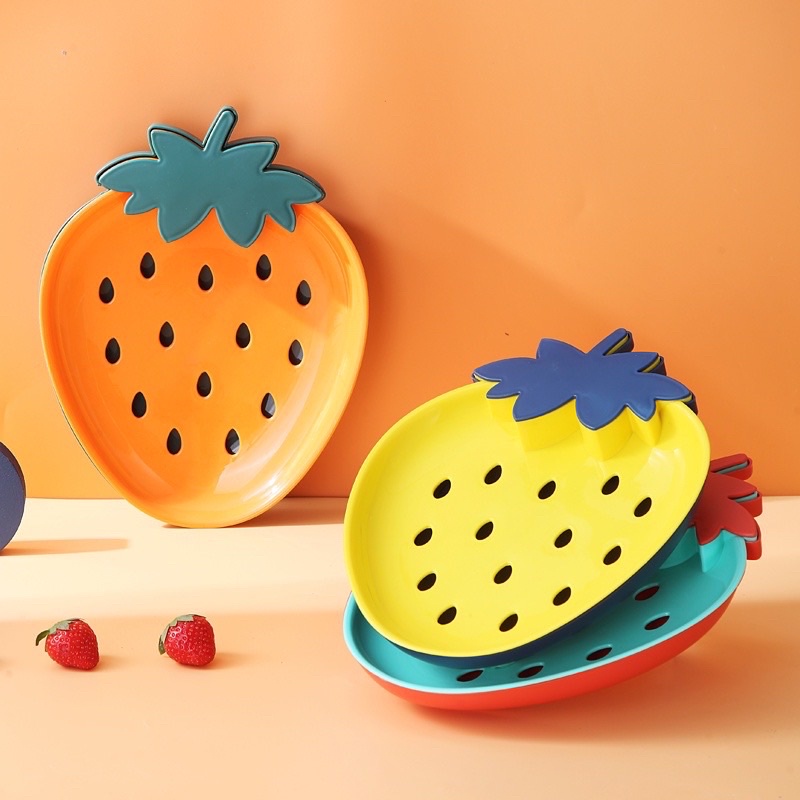 Đĩa quả dâu tây pastel xinh xắn có nắp đựng tăm, để ráo nước