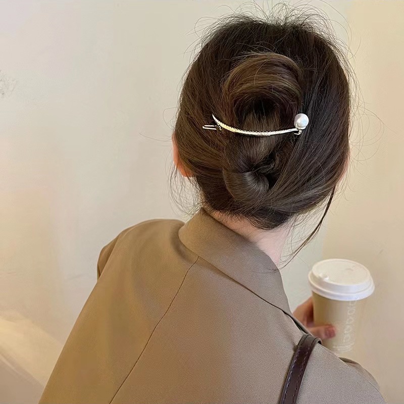 Kẹp Tóc Vàng Hình Trăng Khuyết Đính Ngọc Trai Giả Đơn Giản