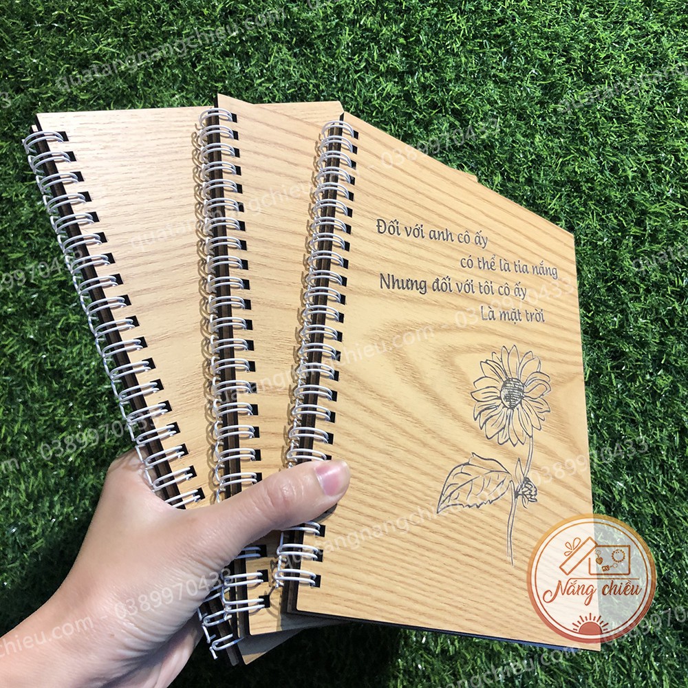 Nhật ký Hoa Mặt Trời - Sổ bìa gỗ cứng khắc theo yêu cầu - Gáy xoắn hiện đại, dễ dàng đóng mở sổ