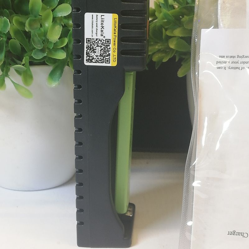 Bộ Sạc Pin kẹo AA AAA chính hãng Đa Năng Liitokala Lii-100B 14500 18650 26650 4.35V / 3.2V / 3.7V / 1.2V cao cấp