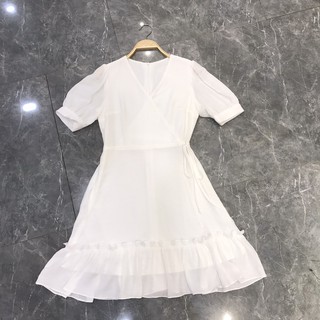 Váy trắng đuôi cá nơ eo