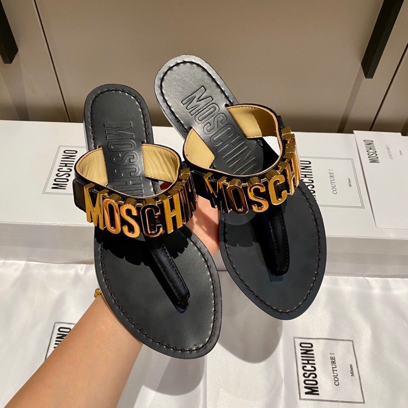 Dép xỏ ngón đế cao quai đính logo chữ đế 3.5cm moschino