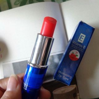 Son dưỡng môi vitamin E