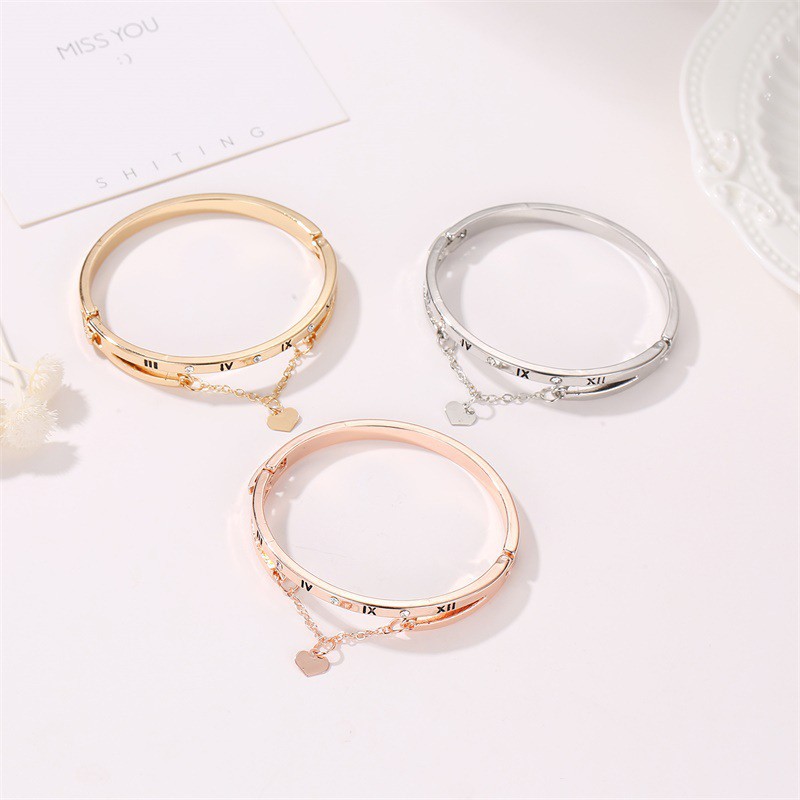 Lắc tay thời trang cao cấp, chất liệu kim loại, chế tác cầu kỳ, tỷ mỷ, phong cách thời trang Hàn Quốc