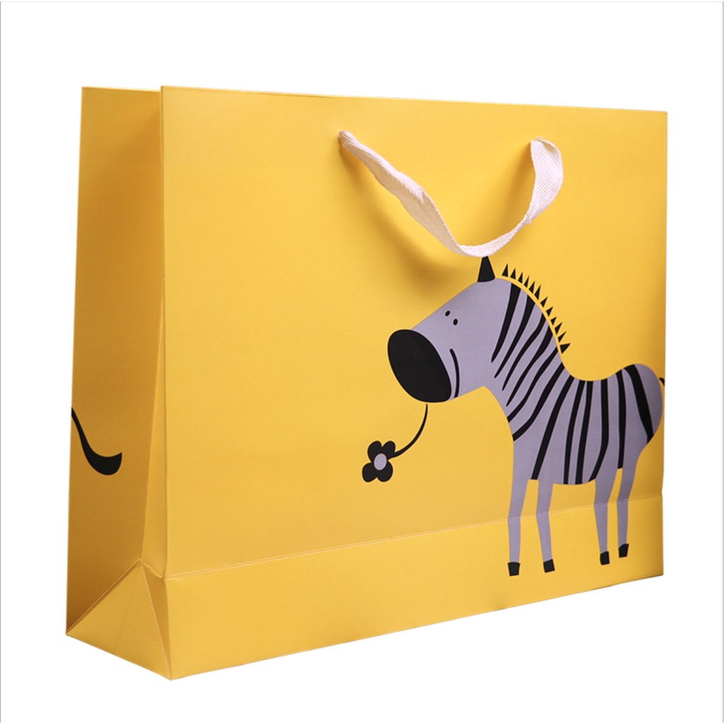 Túi giấy bìa cứng màu vàng logo ngựa vằn, quai xách vải