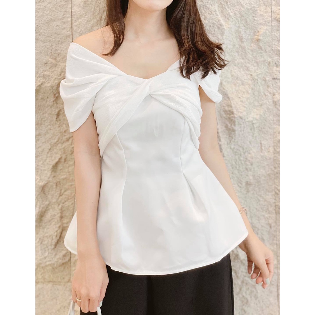 Áo nơ xoắn ngực 2 màu trắng/đen 2 kiểu mặc siêu sang