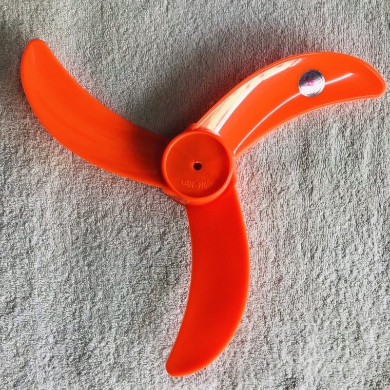 Cánh quạt B4 cam 3 lá lỗ khuyết. Cánh quạt cam 3 cánh lỗ khuyết