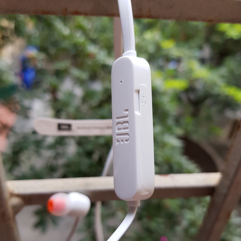 Tai nghe bluetooth JBL 115BT, đàm thoại lên đến 8h, màu trắng ngà, mới fullbox