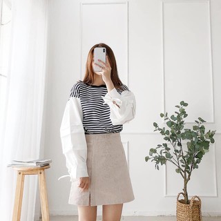 Áo thun sọc đen phối tay phồng trắng cột nơ