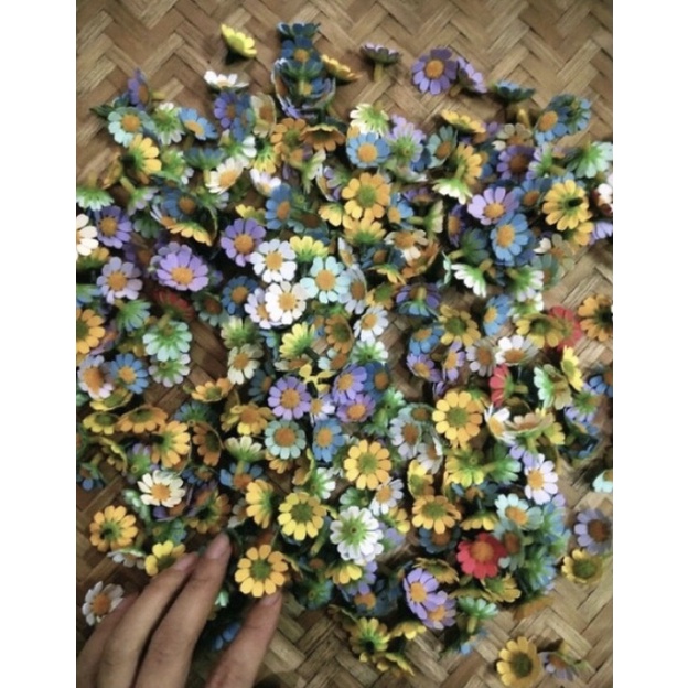 🌼🌼🌼🌼 Đầu bông Cúc tana (làm từ giấy mĩ thuật)27k/50 bông🌼🌼🌼🌼