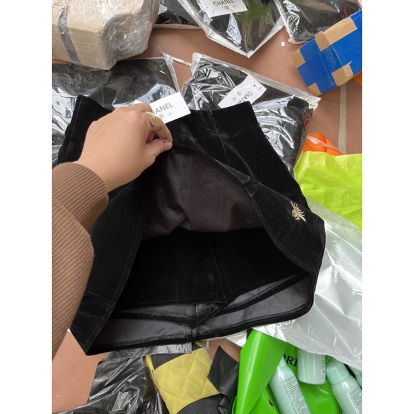 CHÂN VÁY NHUNG THÊU ONG