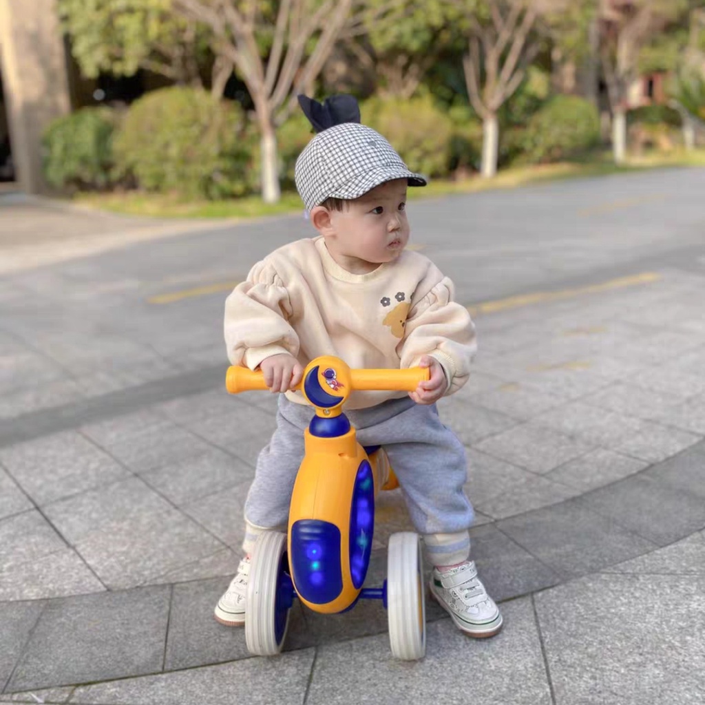 Xe Chòi Chân Scooter Circle 2 Màu Thời Trang Cho Bé Yêu