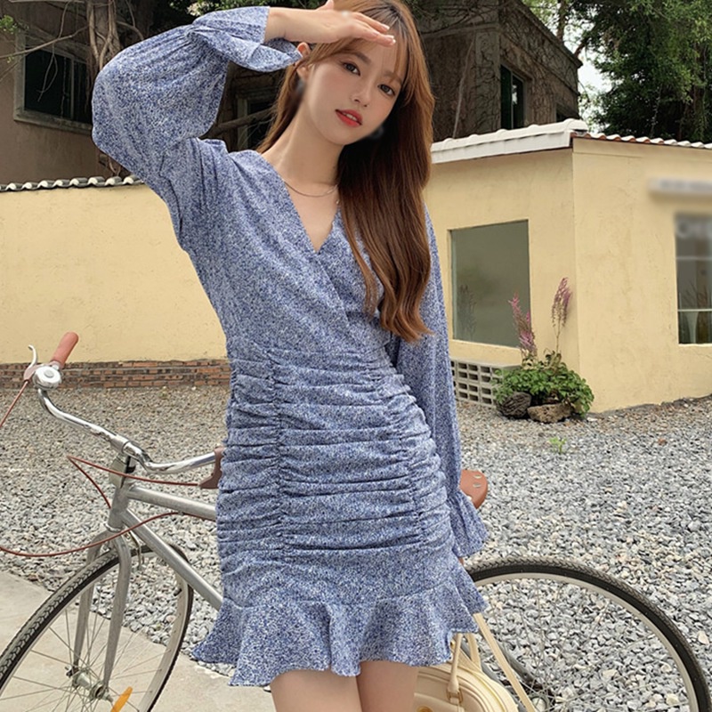 Đầm Hoa Tay Dài Cổ Chữ V