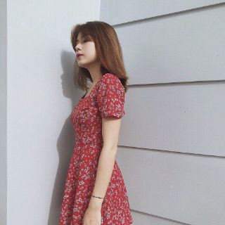 VÁY ĐẦM ĐỎ CỔ U HOA NHÍ