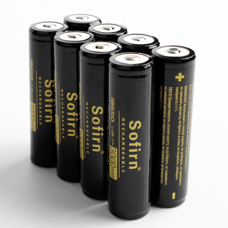 Đèn pin SOFIRN Z01 có nút trên đầu và pin 18650 3000mah