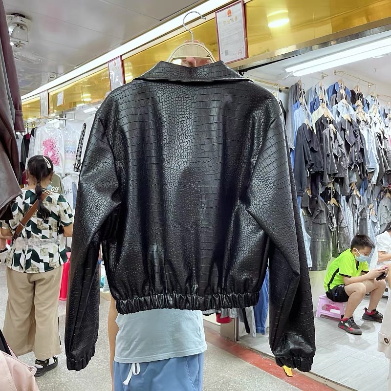 Áo khoác da dáng ngắn túi hộp bo gấu