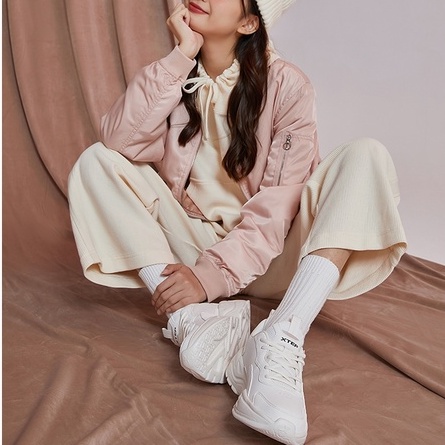 XTEP Giày Thể Thao Phối Lưới Thoáng Khí Phong Cách Retro Thời Trang Cho Nữ