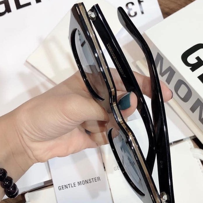 [Mã FARSSTGRE giảm 5K đơn bất kỳ] ❌CỰC SỐC❌MẮT KÍNH V VIỀN VÀNG NAM NỮ HÀN QUỐC CAO CẤP TRÒNG POLAROID XỊN | BigBuy360 - bigbuy360.vn