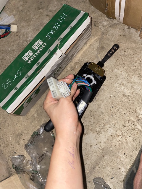 Sản phẩm gia đình làm: Công tắc tổng hợp 323H