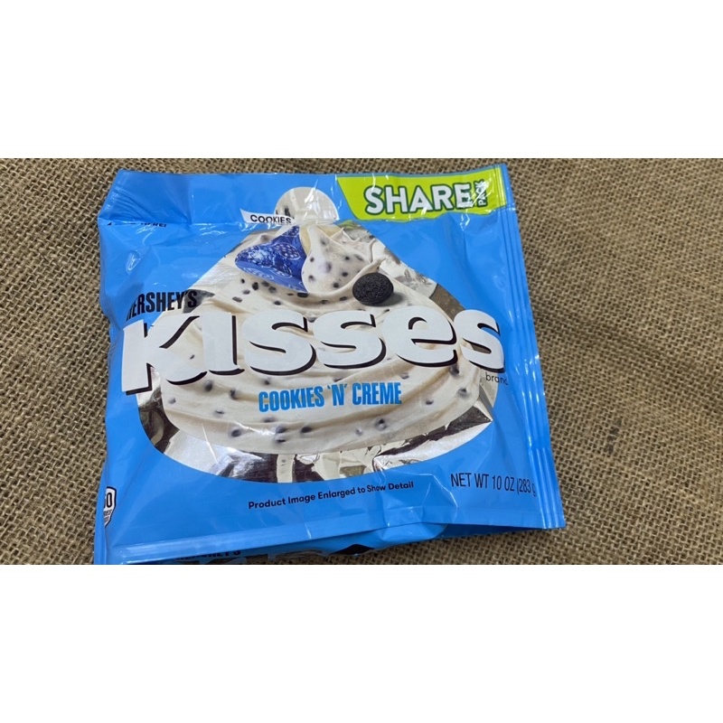 Socola trắng vụn Kisses Cookies ‘N’ Creme đủ các size