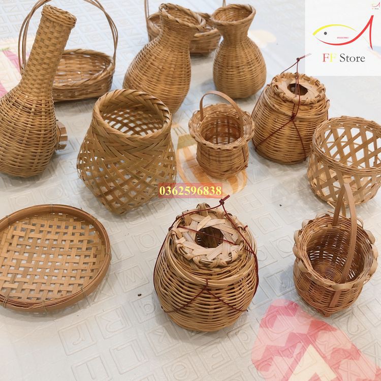Giỏ tre nhỏ và đồ phụ mây tre trong lòng bàn tay 10-12cm trang trí decor nhà cửa