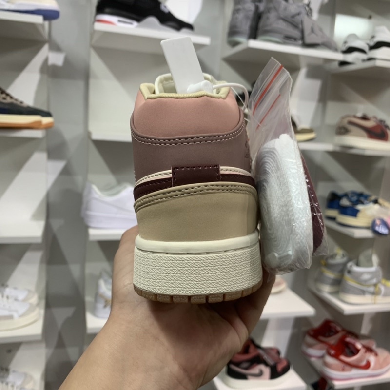 Giày J.D.1 mid trà sữa