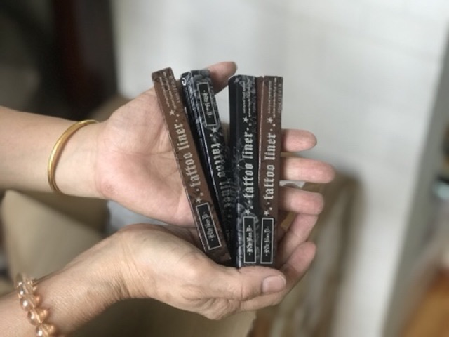 Kẻ mắt nước Kat Von D tatoo liner