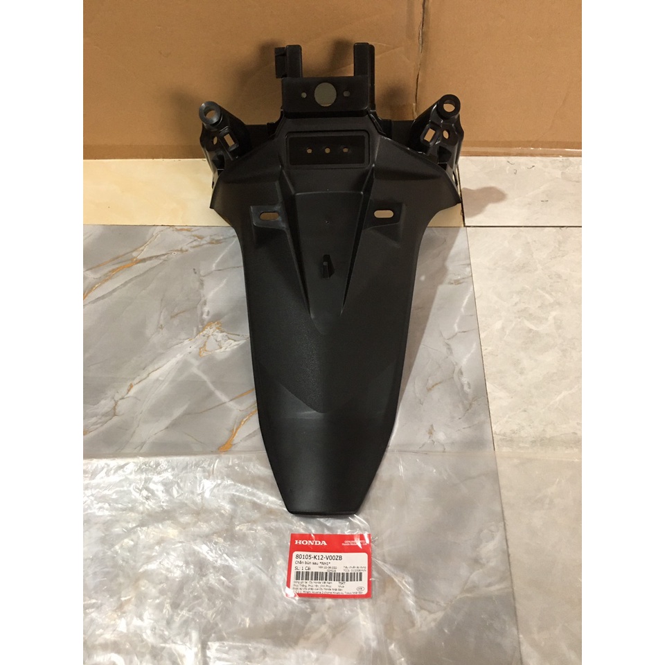 Chắn bùn sau - đuôi bắt biển HONDA LEAD 125 năm 2018-2019 màu Đen. *NH1* 80105K12V00ZB