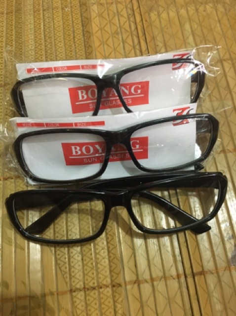 Kính mắt trắng vuông ( gọng đen) | BigBuy360 - bigbuy360.vn