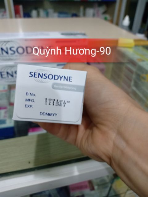 Kem đánh răng SENSODYNE Gentle Whitening giúp làm trắng răng,giảm ê buốt