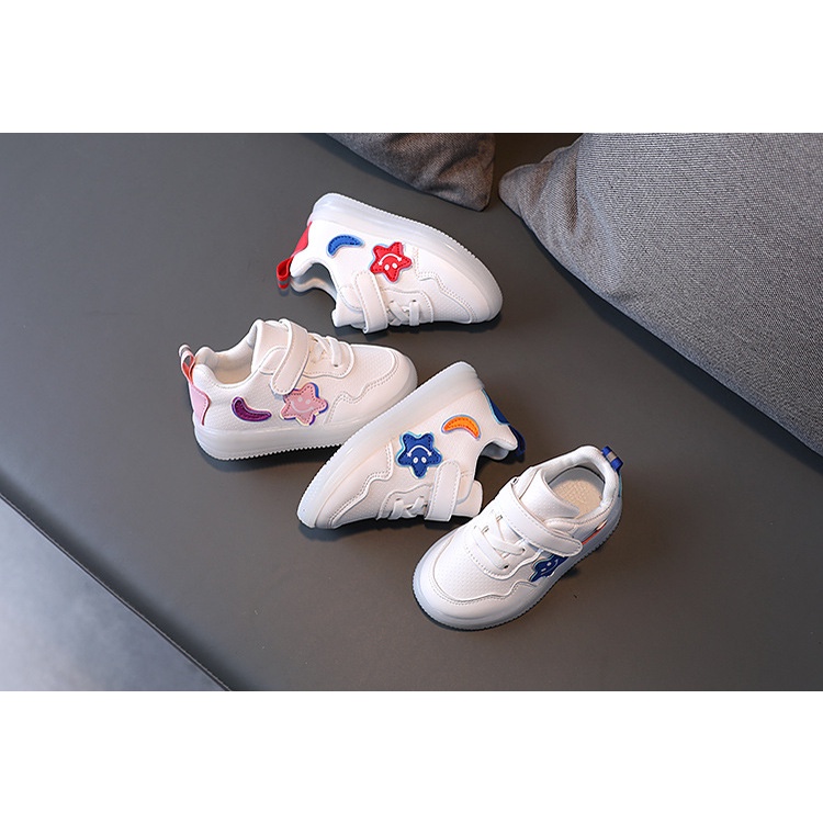 Giày Thể Thao Đế Mềm Siêu Nhẹ Thoáng Khí Có Đèn LED Thời Trang Hàn Quốc Cho Trẻ Em