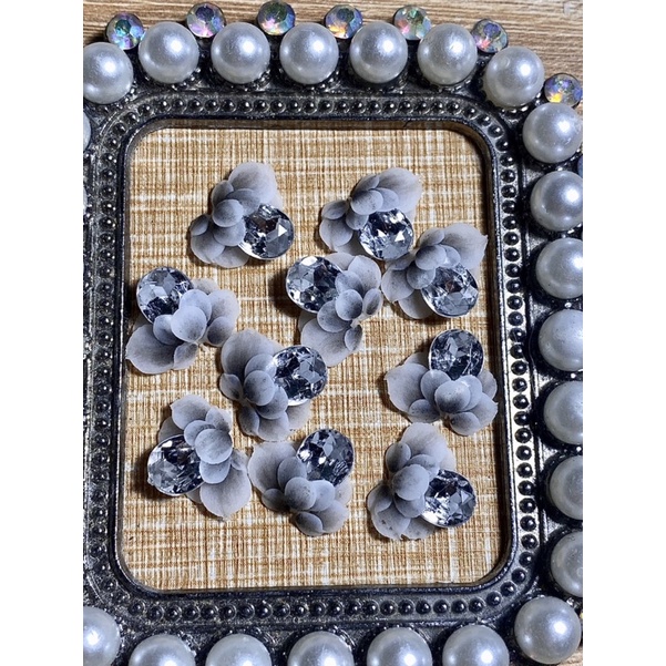 Hoa Bột -Hoa Cúc Ôm Đá - Giá 1 Bông