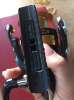 Máy câu cá daiwa strikeforce 4000-B