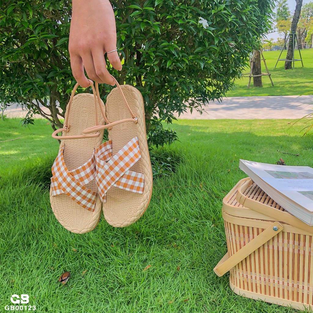 Giày sandal nữ giayBOM quai chéo họa tiết caro GB00123