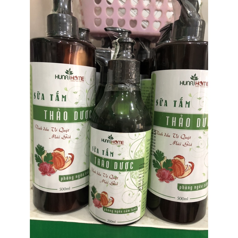 Sữa tắm thảo dược tinh dầu vỏ quýt, mùi già dành cho gia đình Huna Home chai 500ml, 250ml