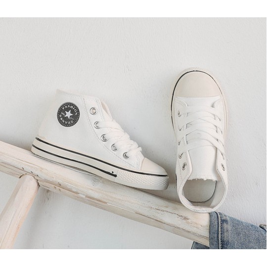 Giày dáng Converse cổ cao cho bé B