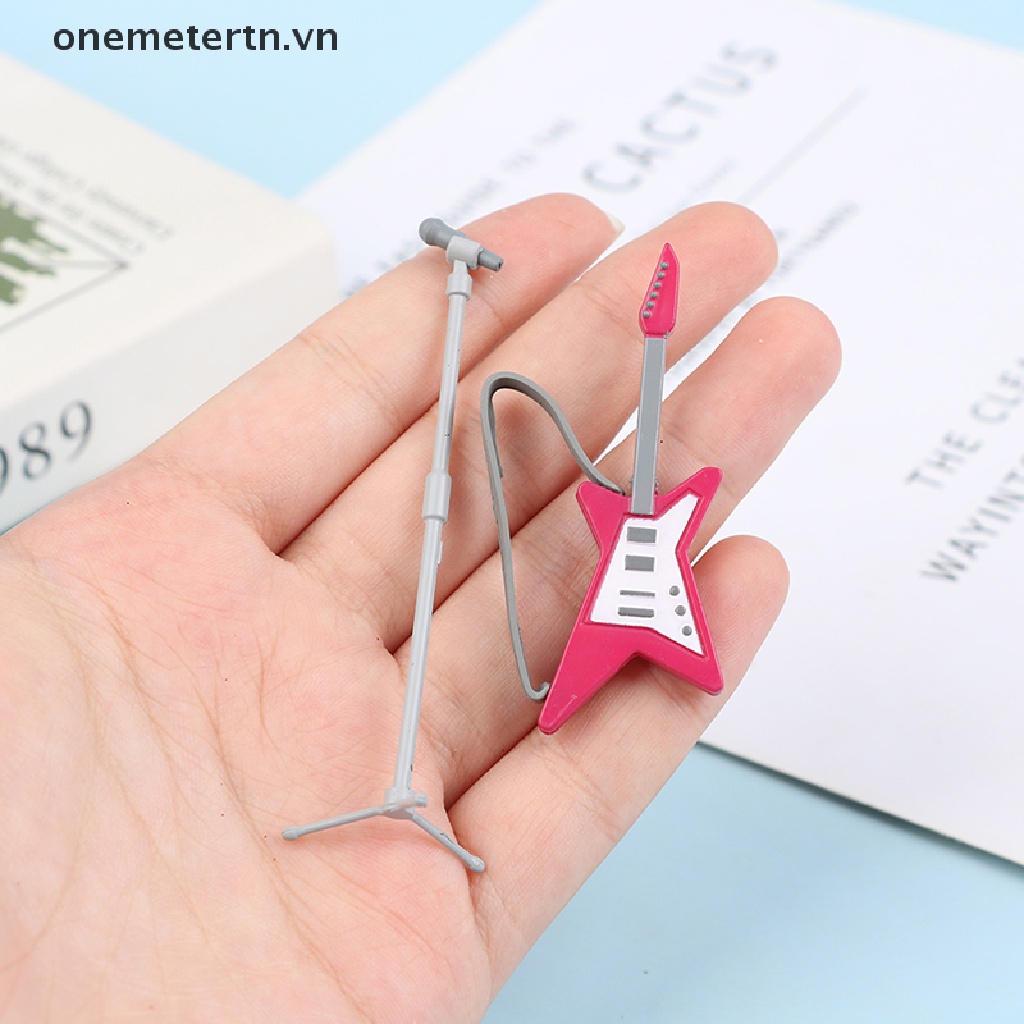 Mô Hình Đàn Ghita Kèm Micro Dùng Trang Trí Nhà Búp Bê