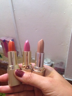 Combo 3 thỏi son Milani ( hơi bị xước xíu ạ)