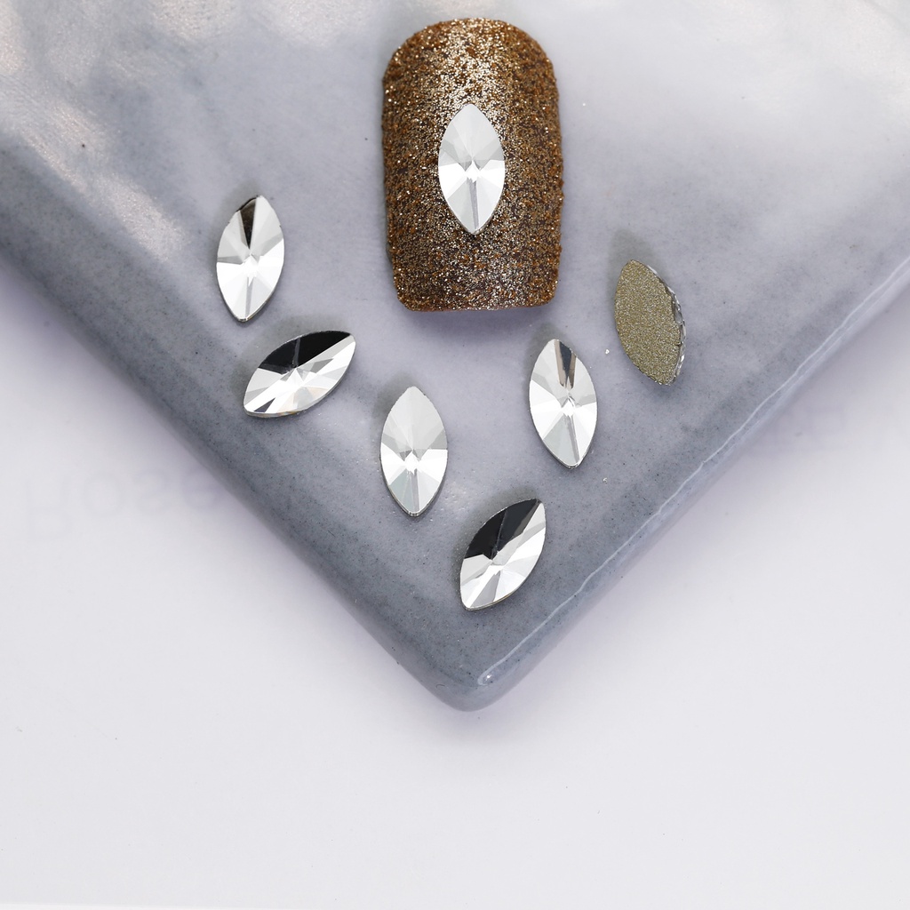 Đá đính móng tay nhiều hình dạng khác nhau