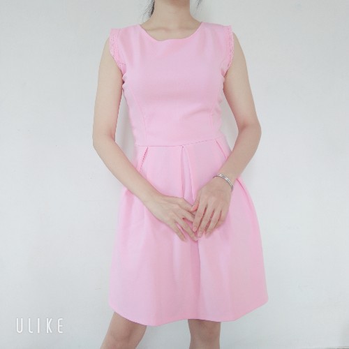 đầm xòe xếp ly tay sn viền ren