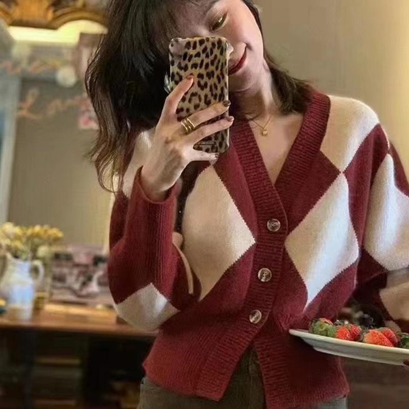 Áo Khoác Cardigan Len Nữ Cổ Chữ V Màu Nâu Đen Đỏ Thời Trang Bo Gấu 3 Cúc Dài Tay Phong Cách Hàn Quốc