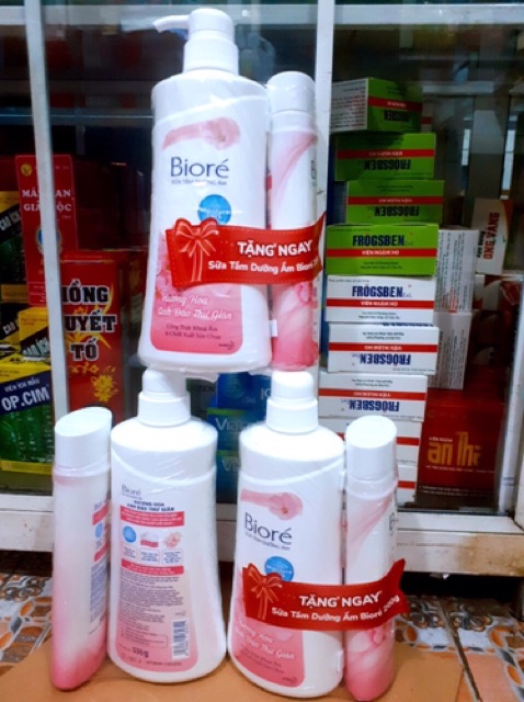 Combo Sữa tắm Bioré dưỡng ẩm hoa anh đào / 530g tặng kèm. | BigBuy360 - bigbuy360.vn