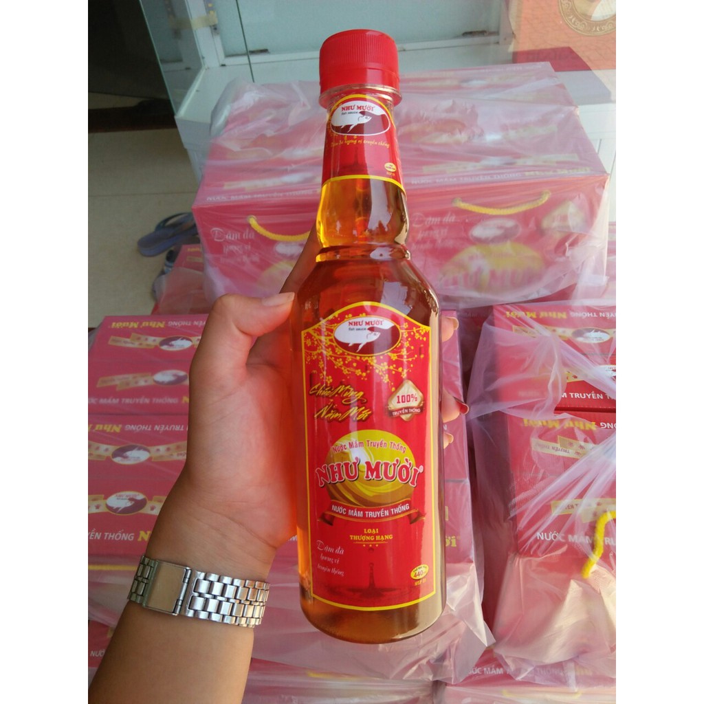 Một thùng  nước mắm nhỉ cá cơm thượng hạng loại 1 Như Mười đặc sản Bình Định