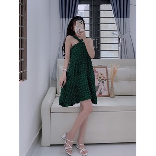 Đầm xốp cổ yếm