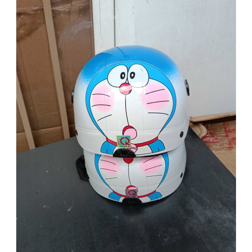 Nón bảo hiểm hai màu có hình doremon cực hot M01