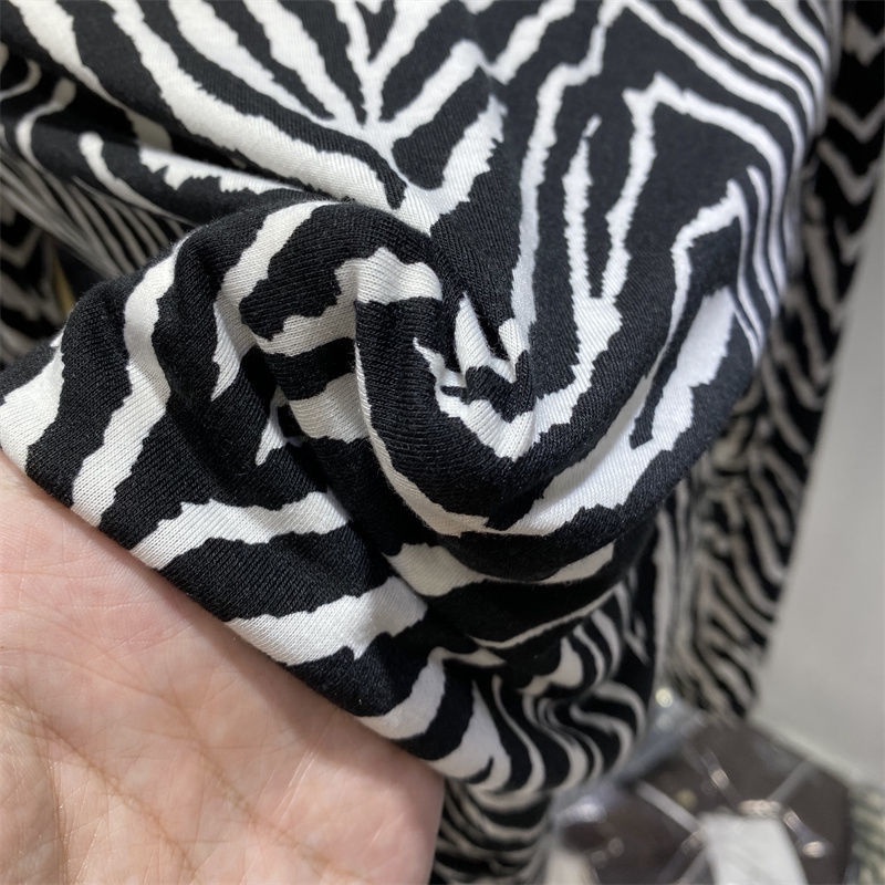 Áo thun tay dài họa tiết sọc ngựa vằn phong cách mùa đông mới sành điệu dành cho nữ